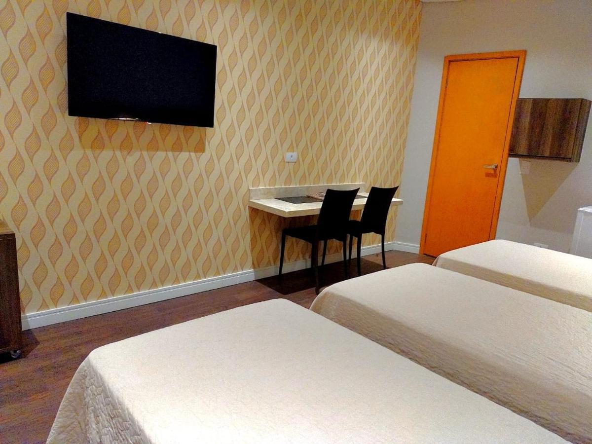 Guess Hotel & Motel กัวรูยุส ภายนอก รูปภาพ