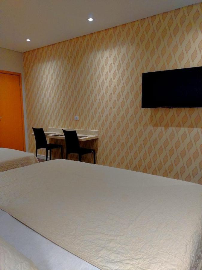 Guess Hotel & Motel กัวรูยุส ภายนอก รูปภาพ