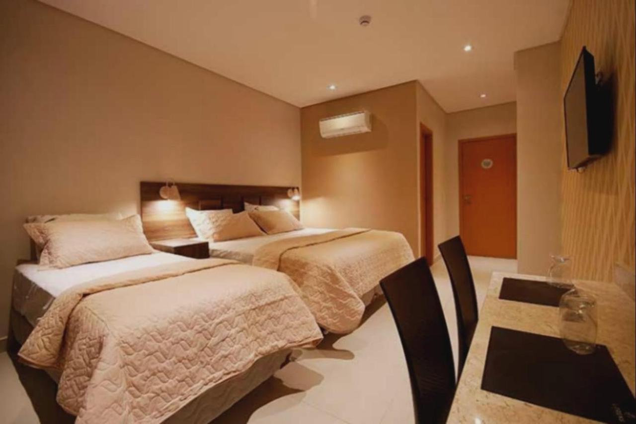 Guess Hotel & Motel กัวรูยุส ภายนอก รูปภาพ