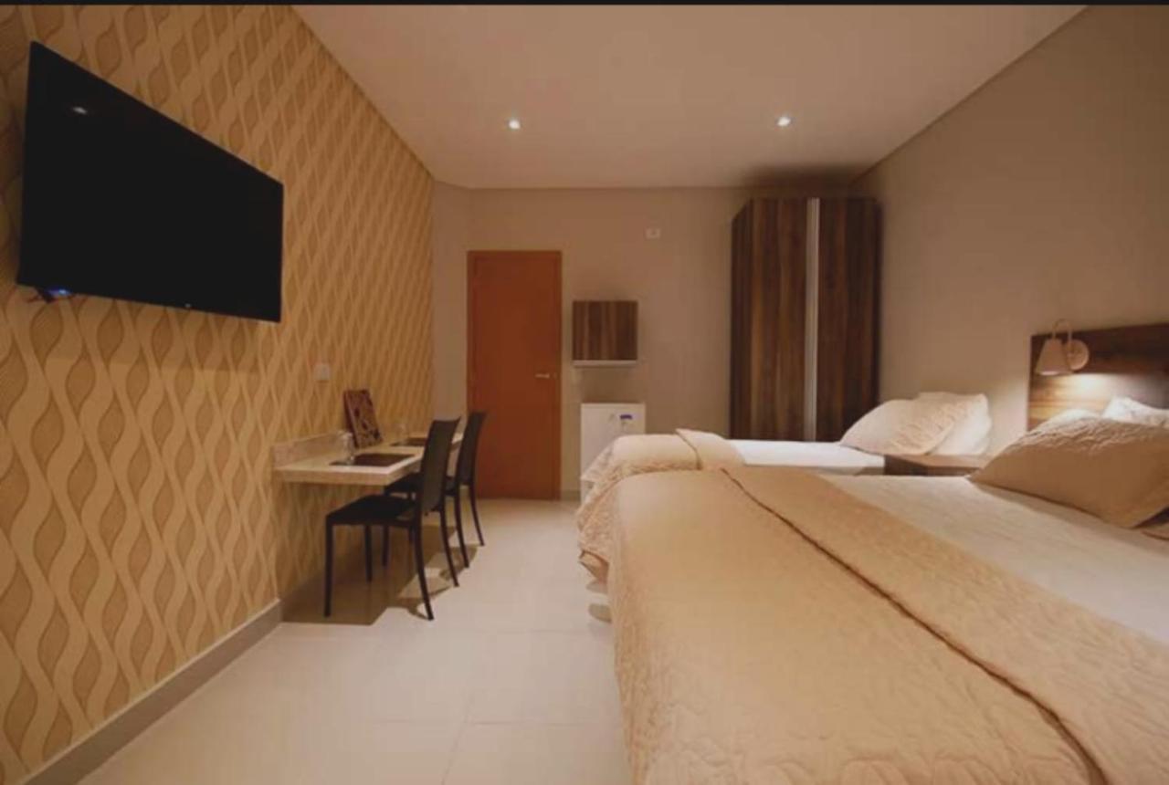 Guess Hotel & Motel กัวรูยุส ภายนอก รูปภาพ