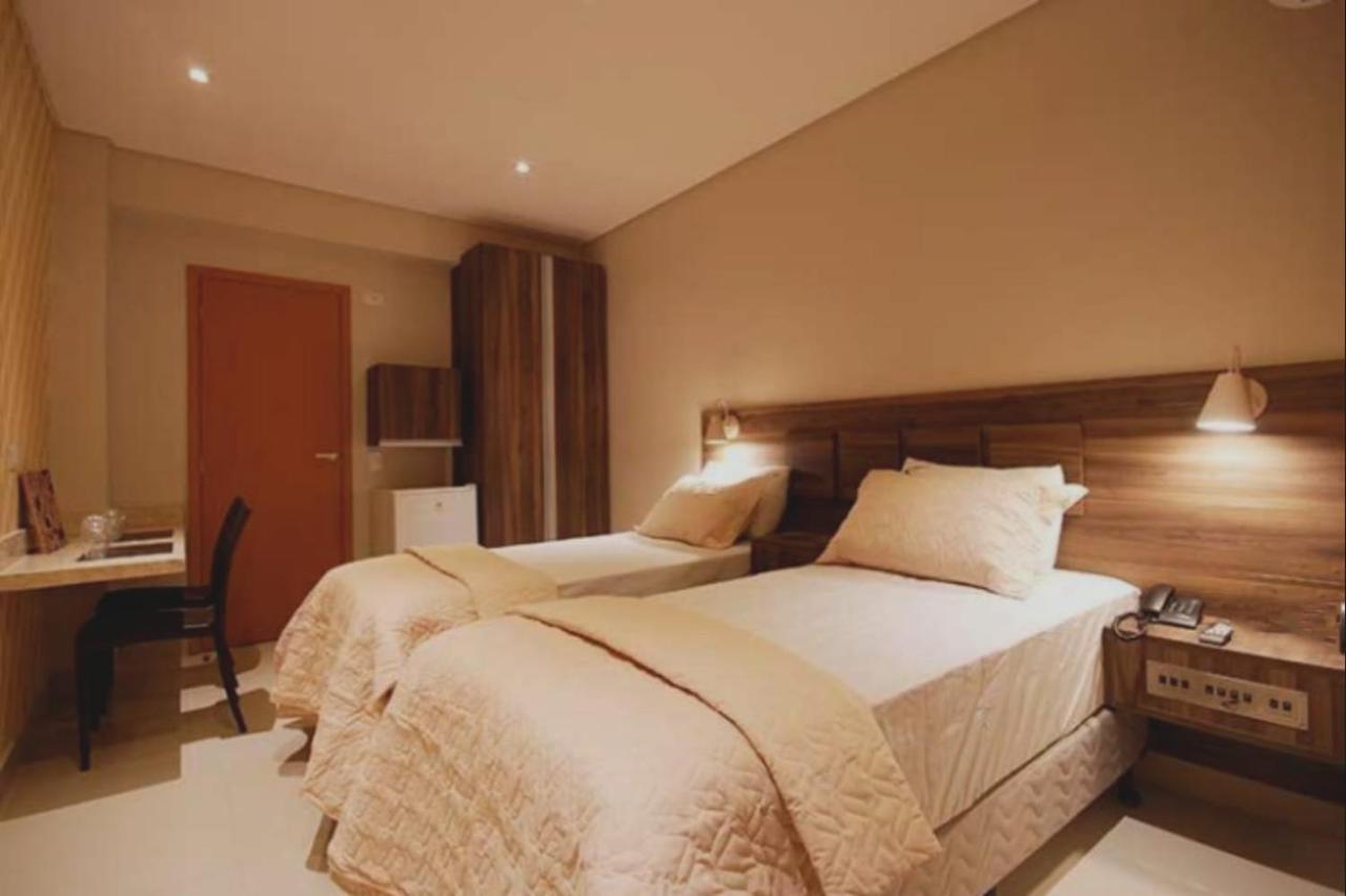 Guess Hotel & Motel กัวรูยุส ภายนอก รูปภาพ